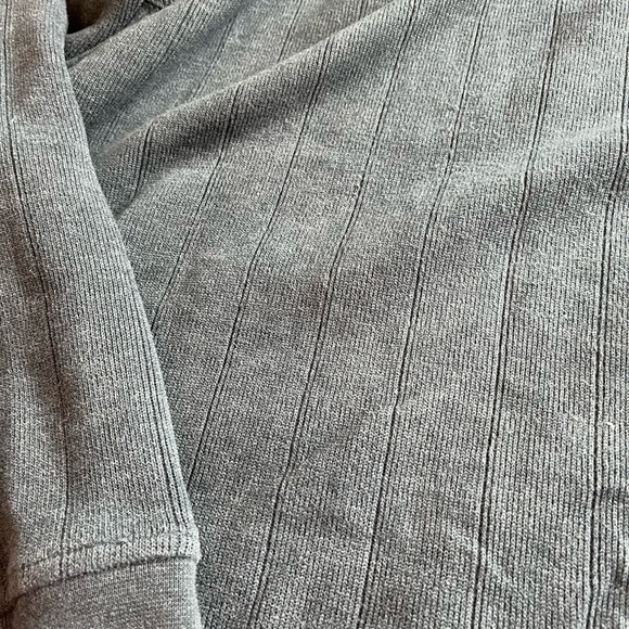 (573) MENS COLUMBIA SWEATER - Picture 6 of 6